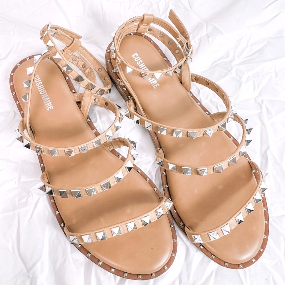 CUSHIONAIRE Tan Studded Ankle strap sandal with Memory Foam - size 8